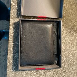 TUMI mens black leather wallet